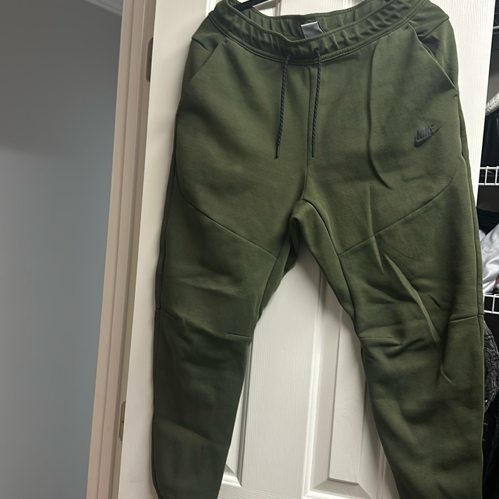 Nike Tech pants/joggers. Olive green. Size Medium. Men’s.